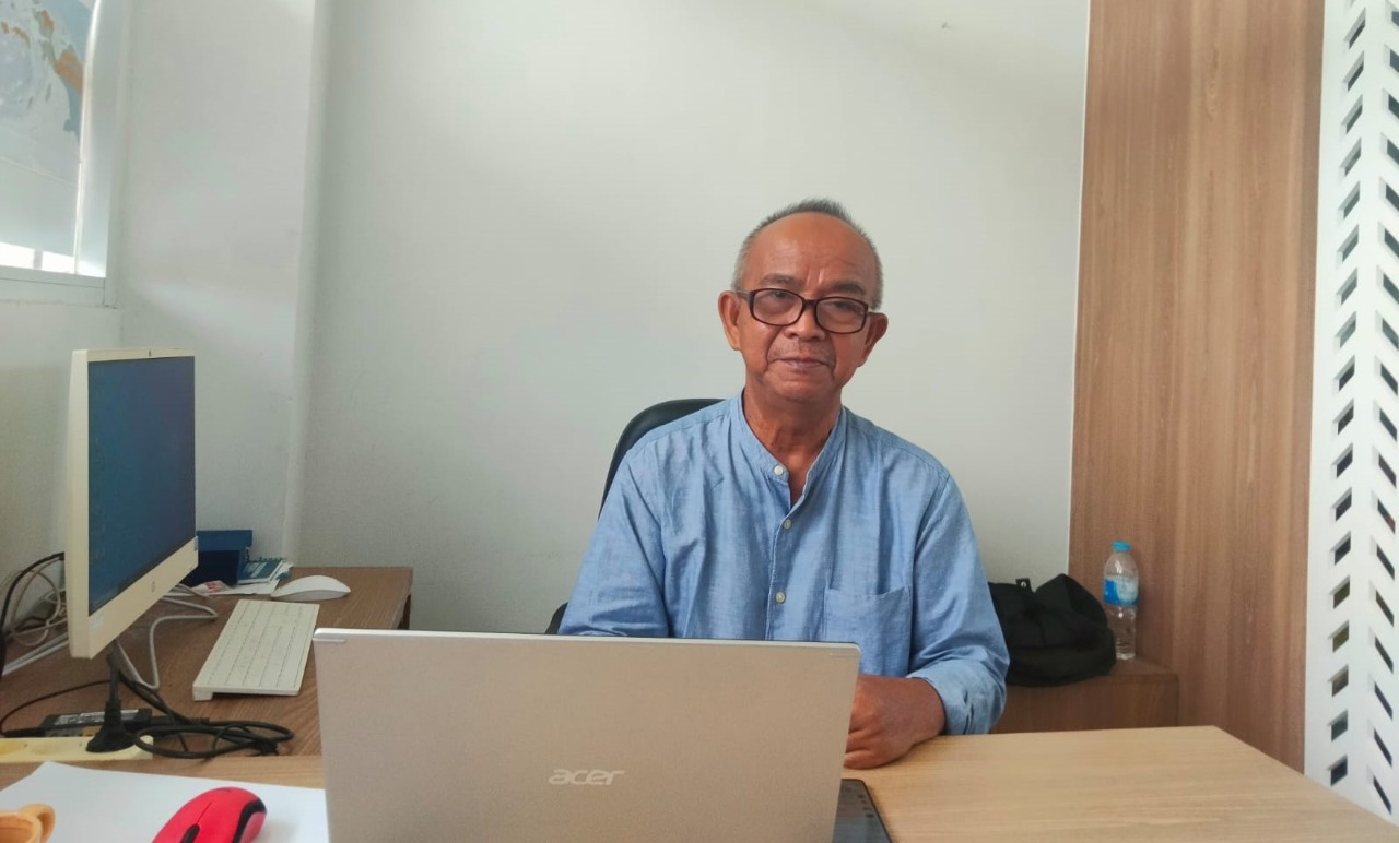 Dr Ir Amien Widodo MSi, peneliti senior dari Pusat Penelitian Mitigasi Kebencanaan dan Perubahan Iklim (Puslit MKPI) ITS saat ditemui di laboratorium Departemen Teknik Geofisika ITS