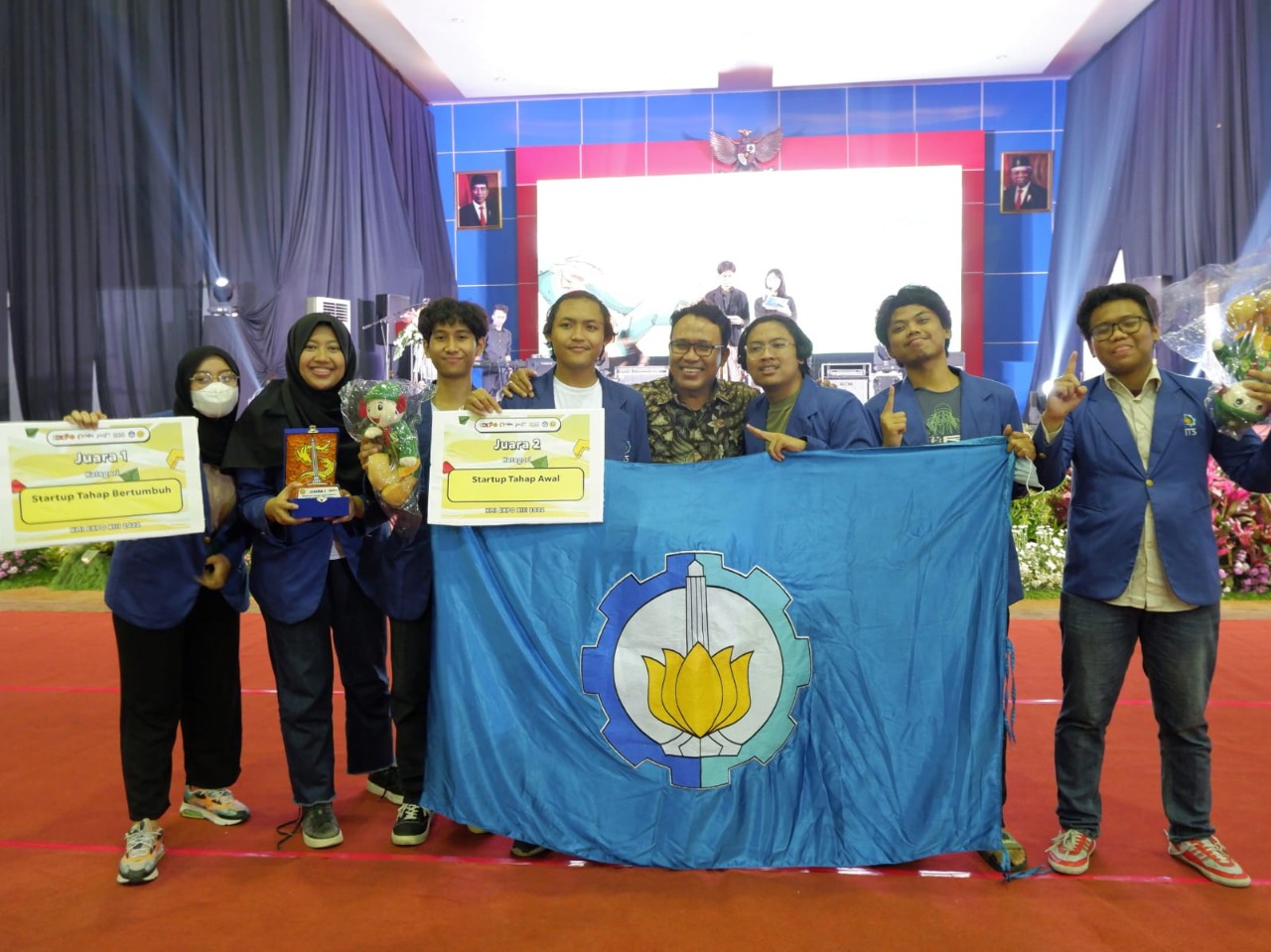 Tim Drafta Indonesia ITS yang berhasil meraih gelar Juara I Startup Tahap Bertumbuh