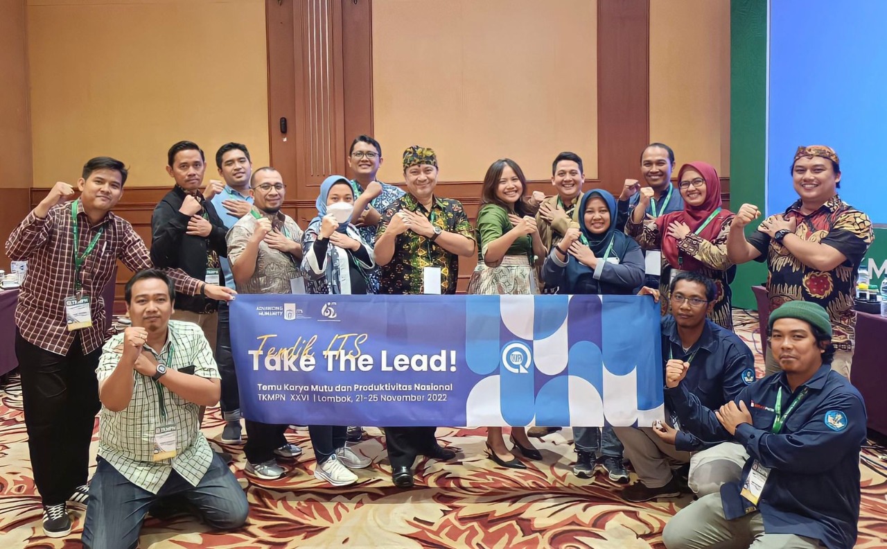 Delegasi tenaga kependidikan (tendik) ITS pada Temu Karya Mutu dan Produktivitas Nasional (TKMPN) 2022 yang berlangsung di Mataram, Nusa Tenggara Barat