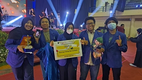 Tim Drafta ITS raih Juara I Inovasi Wirausaha Digital Mahasiswa (IWDM) kategori Startup Tahap Bertumbuh pada ajang Kewirausahaan Mahasiswa Indonesia (KMI) Expo 2022