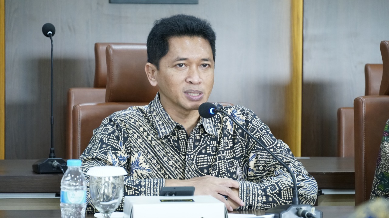 Penyampaian informasi mengenai ITS kepada PT Riau Andalan Pulp Paper (RAPP) oleh Wakil Rektor IV ITS Bambang Pramujati ST MSc Eng PhD