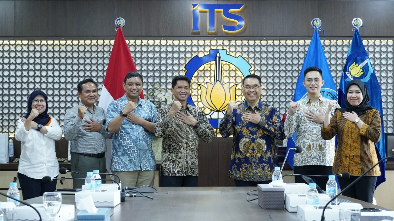Jajaran pimpinan ITS dan PT Riau Andalan Pulp Paper (RAPP) sesuai melakukan diskusi perancangan kerja sama dan kolaborasi di Gedung Rektorat ITS