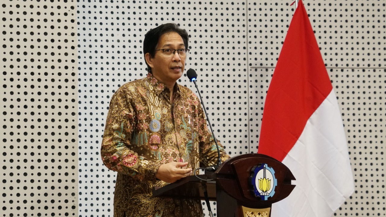 Ketua Umum Tim Penanggung Jawab SNPMB yang juga Rektor ITS Prof Dr Ir Mochamad Ashari MEng IPU AEng saat memberikan sambutan sosialisasi SNPMB 2023 di Gedung Research Center ITS