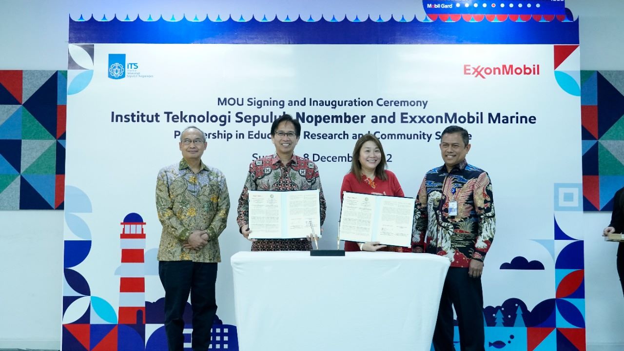 ITS Chancellor Prof Dr Ir Mochamad Ashari MEng (second from left) and Director of Global Aviation and Marine Lubricants of ExxonMobil Joanne Eu (three from right) after signing the MoU