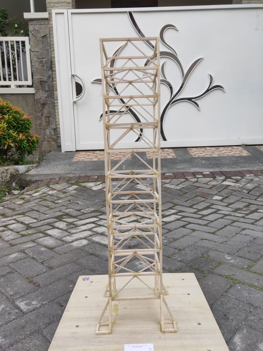 Tampilan prototype bangunan kayu Tim Acintya ITS yang memiliki struktur bracing V terbalik agar kokoh menahan gempa