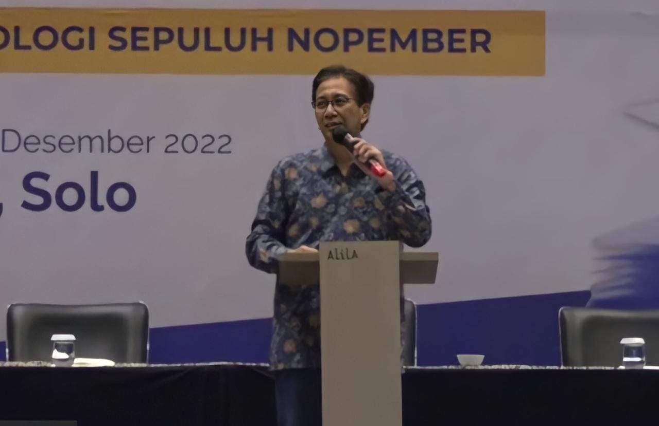 Rektor ITS Prof Dr Ir Mochamad Ashari MEng IPU AEng saat memaparkan evaluasi kinerja sivitas akademika ITS tahun 2022 serta rencana strategis di tahun 2023