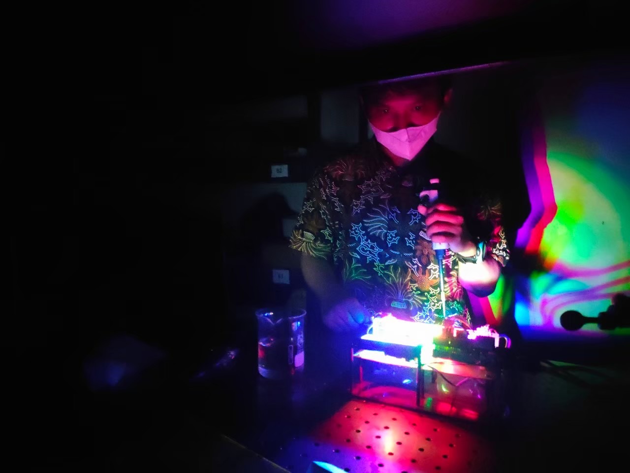 Pengujian berbagai larutan terhadap absorbansi cahaya untuk penambahan database