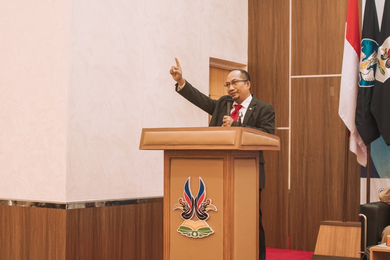 Prof Dr rer nat Agus Rubiyanto MEng Sc saat memaparkan visi misinya di Institut Teknologi Kalimantan (ITK)