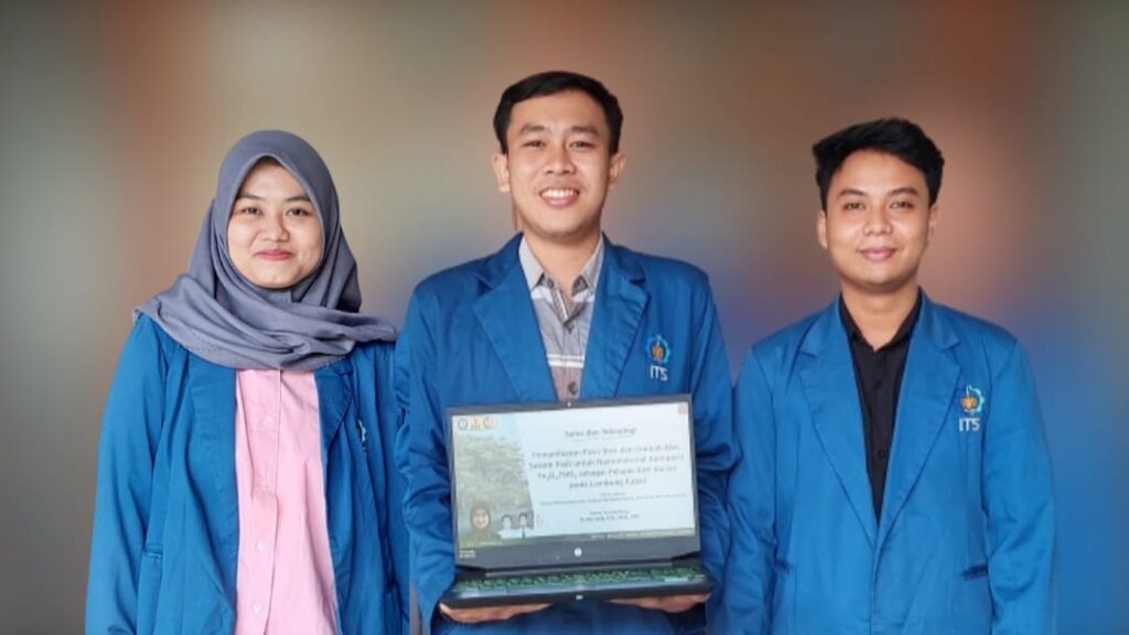 (dari kiri) Tim Neutrino ITS yang terdiri dari Intan Yulia Putri Perindasari, Phahul Zhemas Zul Nehan, dan Andyan Rafi Setopratama