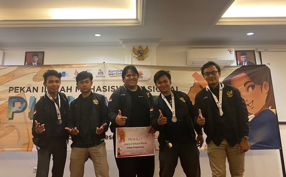 Tim mahasiswa ITS perancang kapal pintar Aksanawa untuk membantu pencarian korban kecelakaan laut