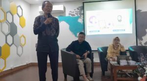 Mantan Guru Besar ITS Luncurkan Novel Dokumenter Inspiratif