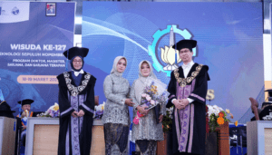Kisah Haru Sang Ibu Wakili Wisuda Mendiang Putra