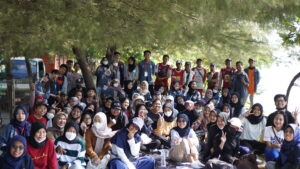 Peduli Lingkungan, BEM FSAD ITS Gelar Aksi Bersih Pantai