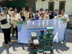 Tingkatkan Kualitas Pupuk Petani, KKN Abmas ITS Inovasikan Fermentor