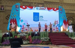 Aktif Kembangkan Startup, ITS Raih Penghargaan dari Gubernur Jawa Timur