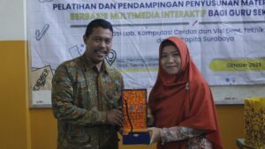 KKN Abmas ITS Tingkatkan Kualitas Pembelajaran Lewat Pelatihan Multimedia