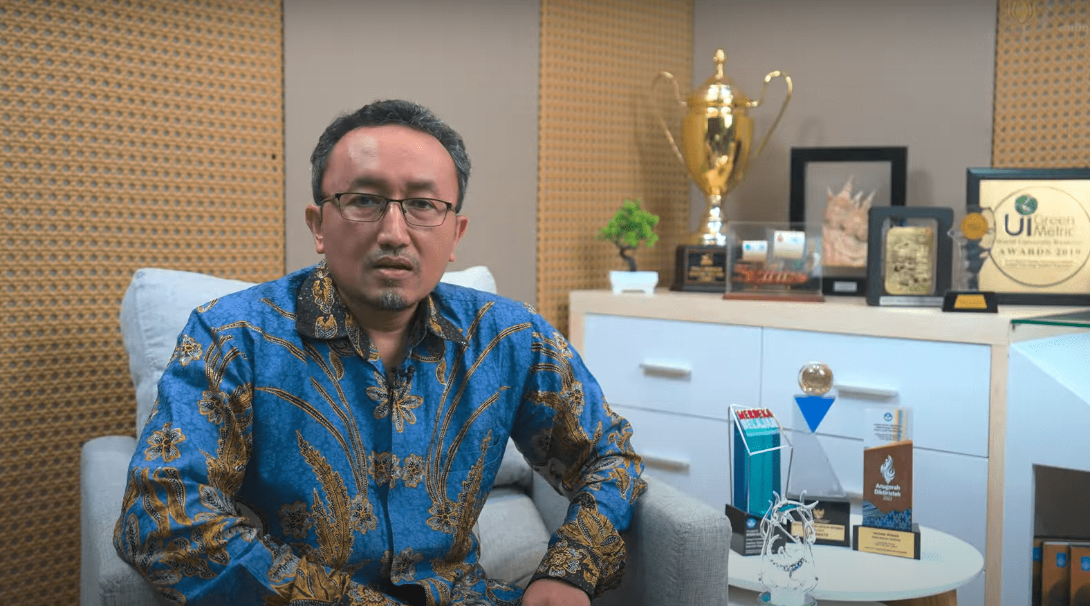 Gambar bakal calon rektor its nomor urut 18
