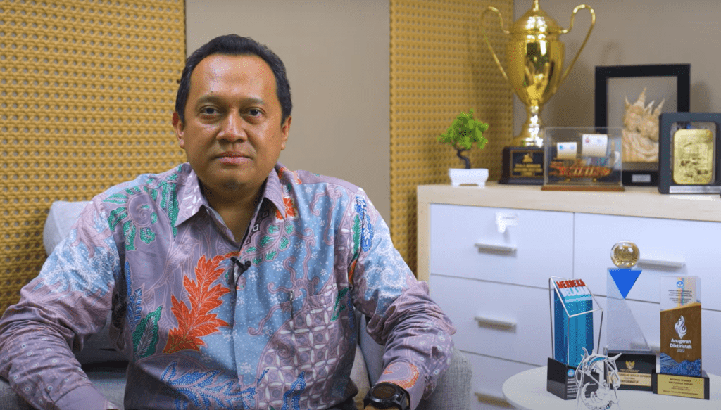 Gambar bakal calon Rektor ITS nomor urut 2