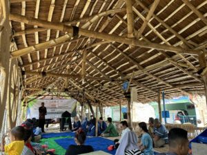 Dukung Perekonomian, KKN Abmas ITS Kembangkan Alat Pengasapan Ikan