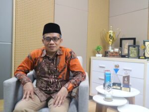 Gambar bakal calon rektor ITS nomor urut 11
