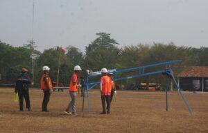 Tim Bayucaraka ITS saat bertanding dalam divisi Racing Plane dengan pesawat andalannya, Uldoro