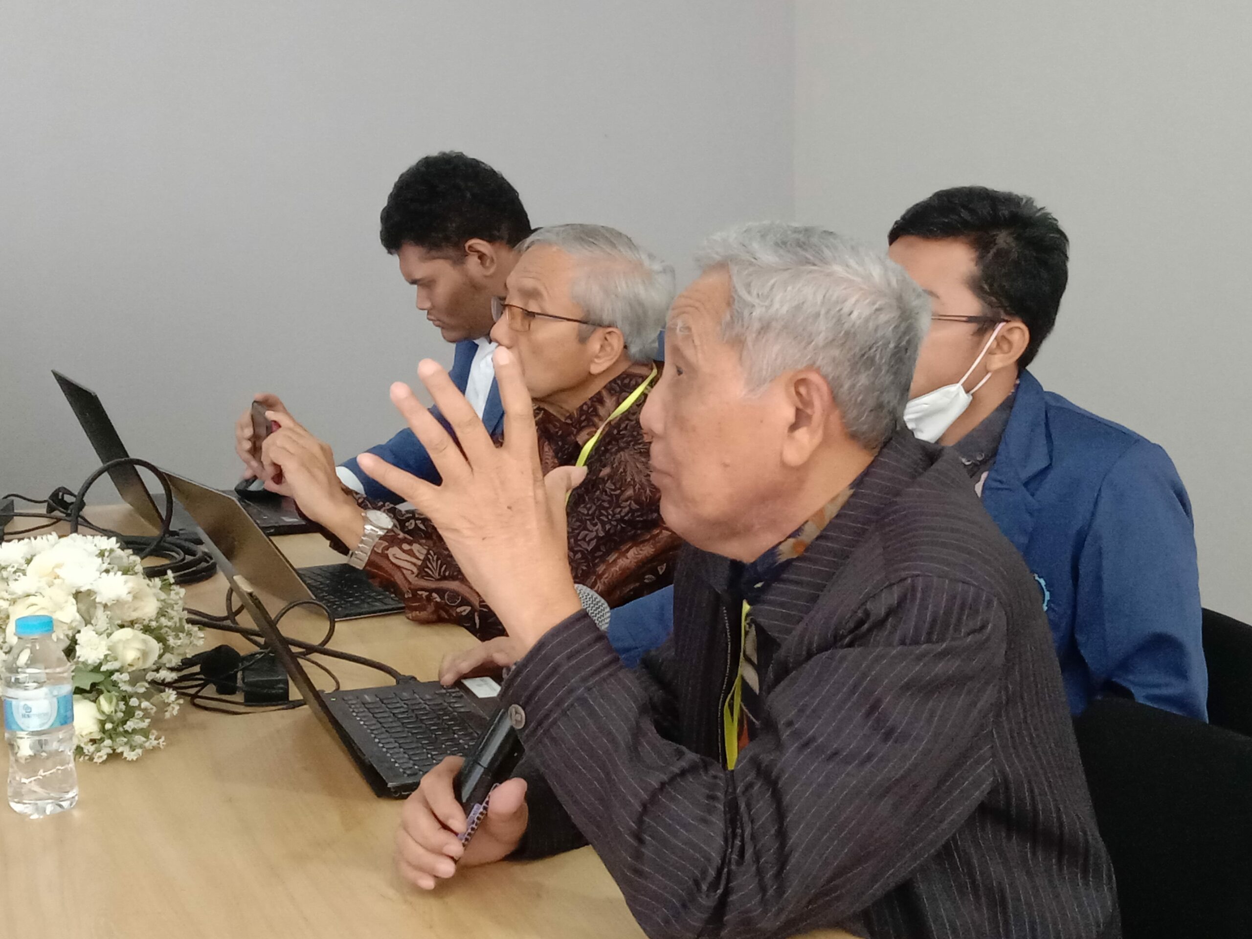 Gambar Prof Suratman Worosuprojo dalam Professor Summit 2023