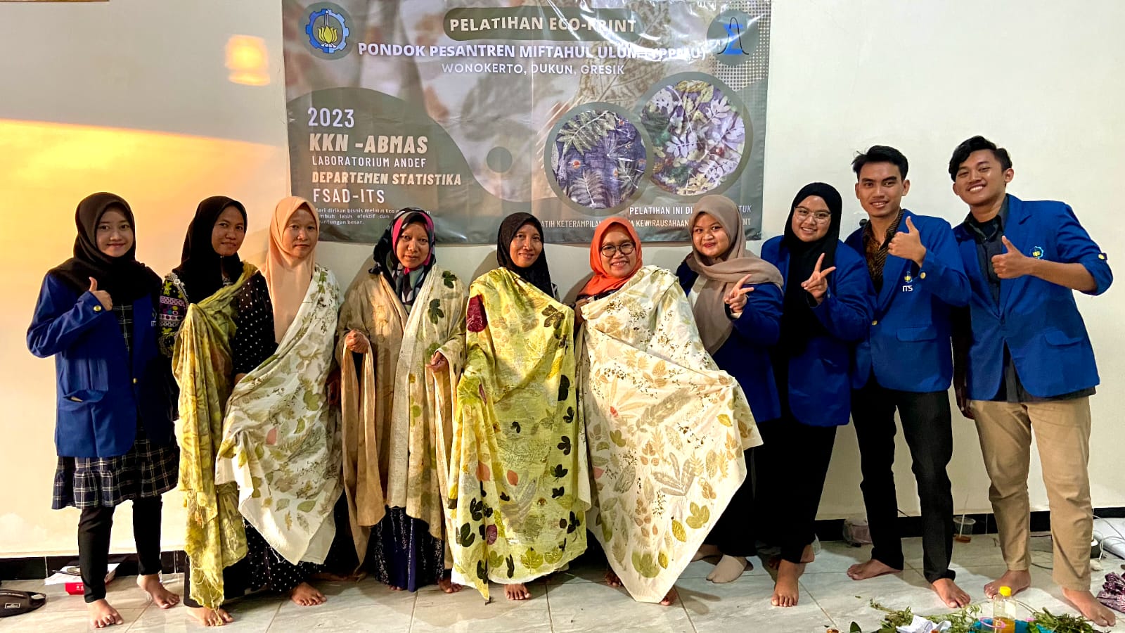 Gambar hasil karya kain ecoprint santri