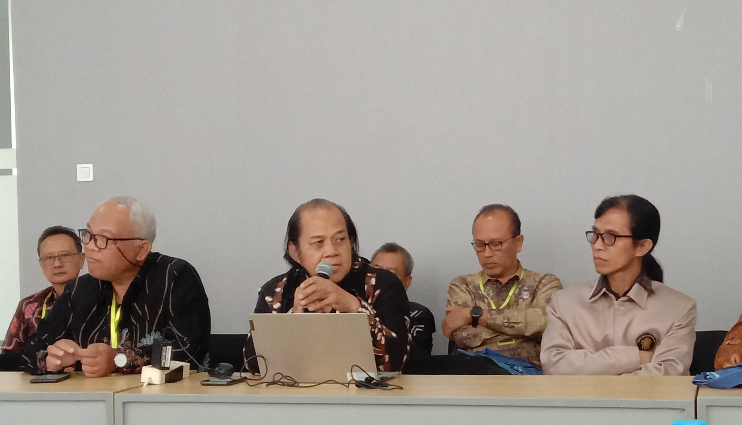 Gambar Prof Bangun Muljo Sukojo dalam Professor Summit 2023