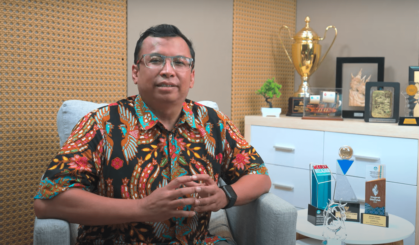 Gambar bakal calon rektor its nomor urut 20