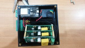 Kompartemen dari alat Pembangkit Listrik Tenaga Surya (PLTS) yang digagas oleh mahasiswa ITS sebagai sumber energi pada pompa air irigasi