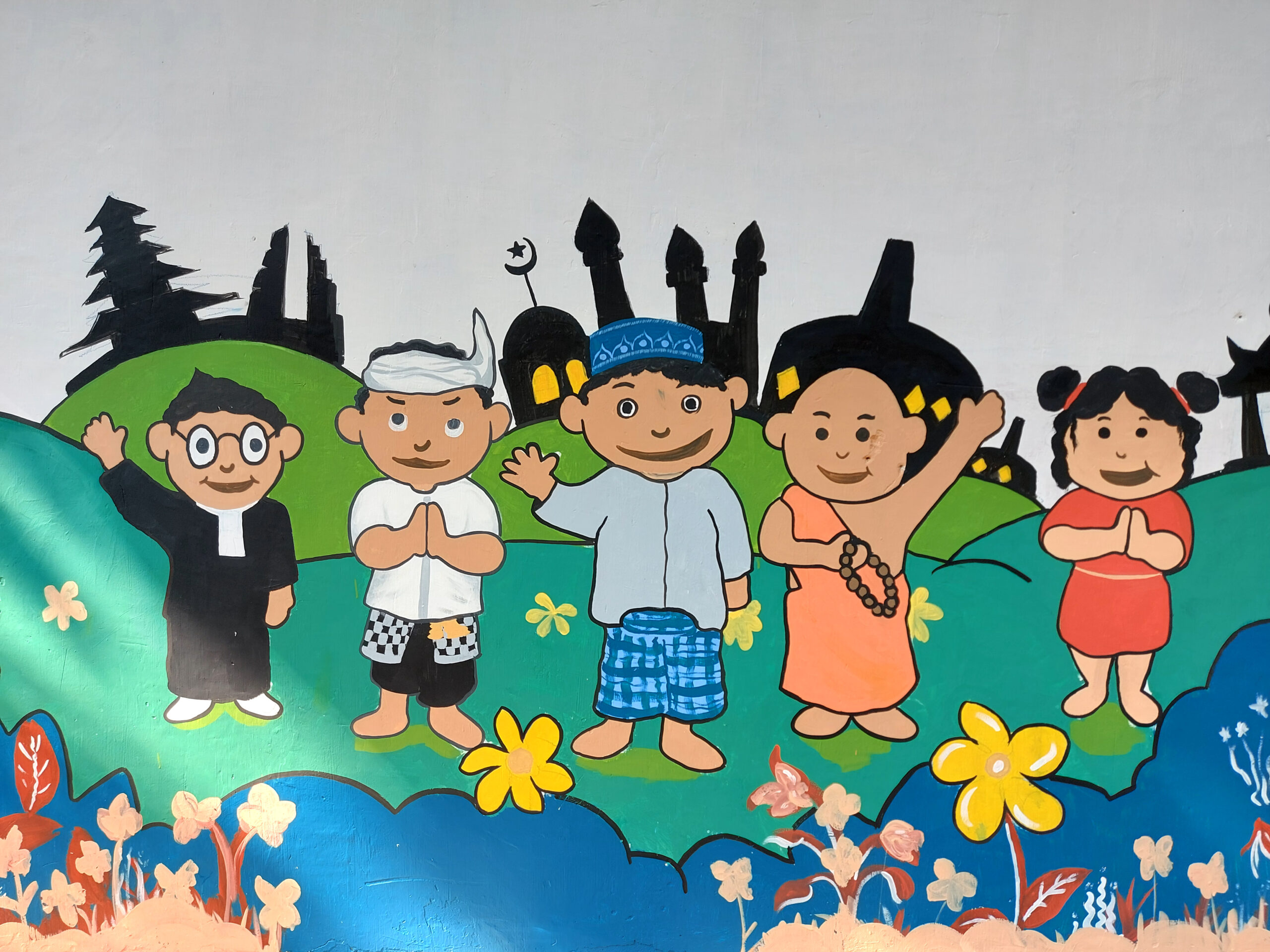 Gambar mural keberagaman suku dan budaya di Indonesia