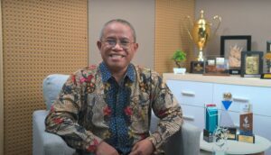 Gambar bakal calon rektor ITS nomor urut 17