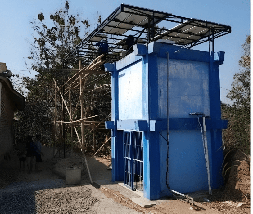 Foto PAMDes yang telah dipasangi panel surya