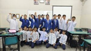 Tim Abmas ITS Latih Pemrograman Web untuk Siswa SMP