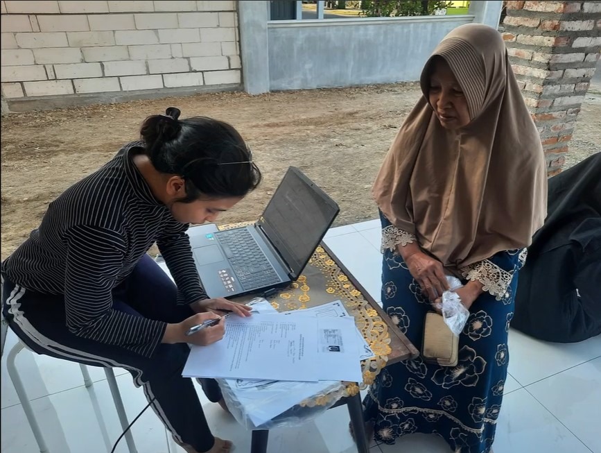 mahasiswa-kkn-abmas-its-dampingi-pemilik-umkm