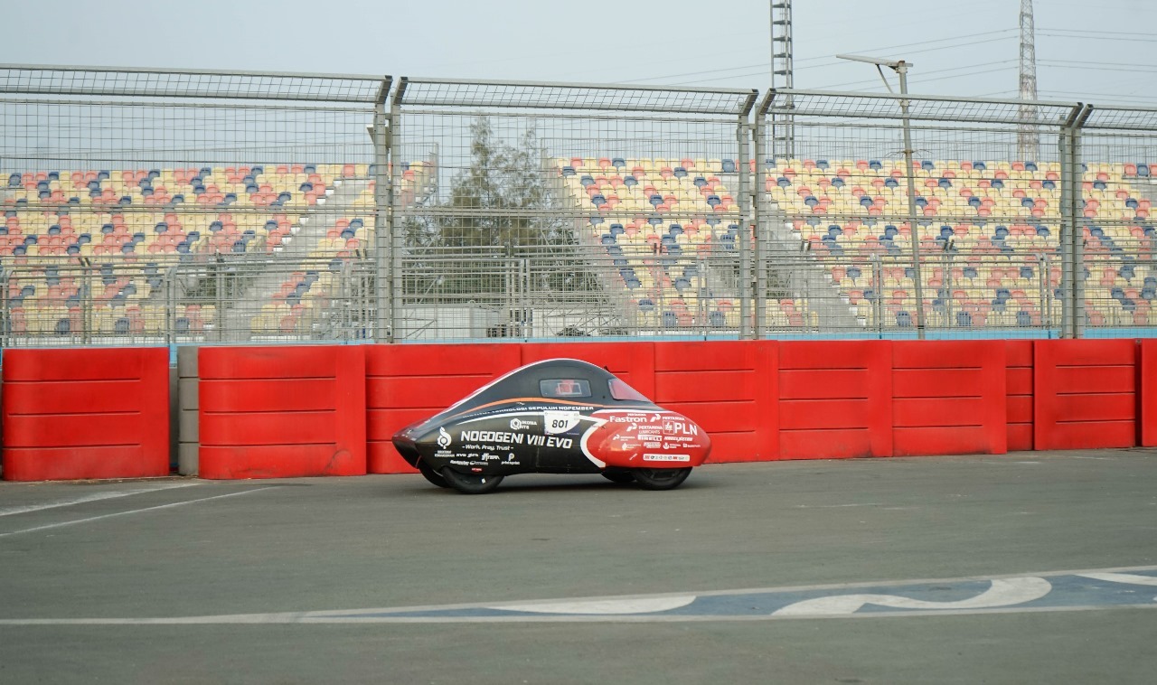 Mobil Nogogeni VIII Evo saat mengaspal di Jakarta International E-Prix Circuit