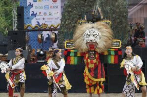 Sajikan Ragam Tradisional, Pasar Juang Meriahkan Dies Natalis ke-63 ITS