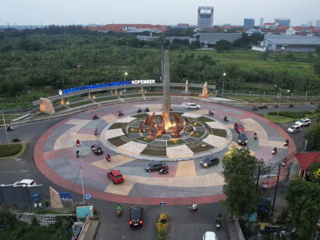 Salah satu bundaran gerbang untuk memasuki kawasan kampus ITS