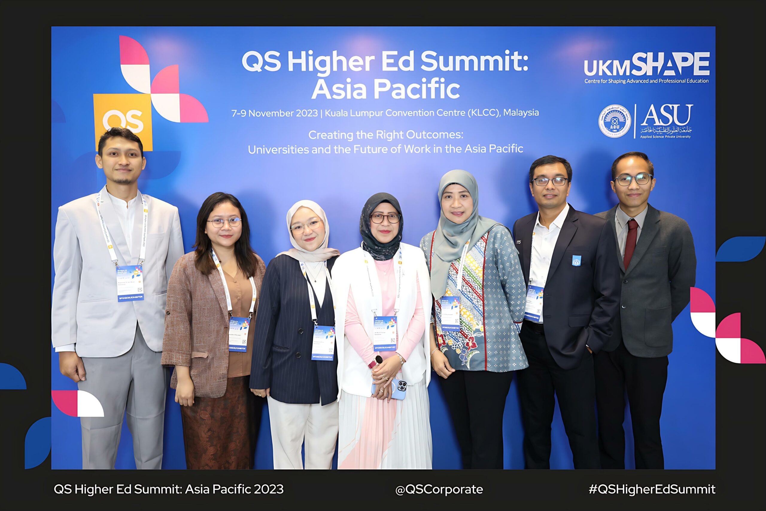 Rulli Pratiwi Setiawan ST MSc PhD (tengah) bersama beberapa perwakilan ITS saat di acara QS Higher Education Summit: Asia Pacific 2023 di Kuala Lumpur, Malaysia