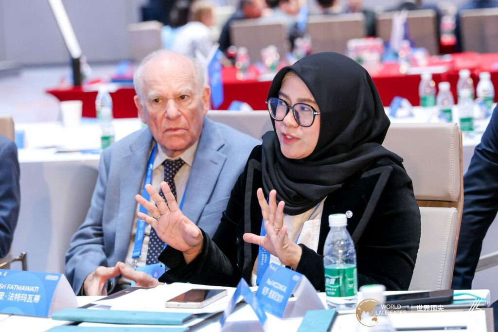 Gambar Fatma sedang berpendapat saat WLA Forum