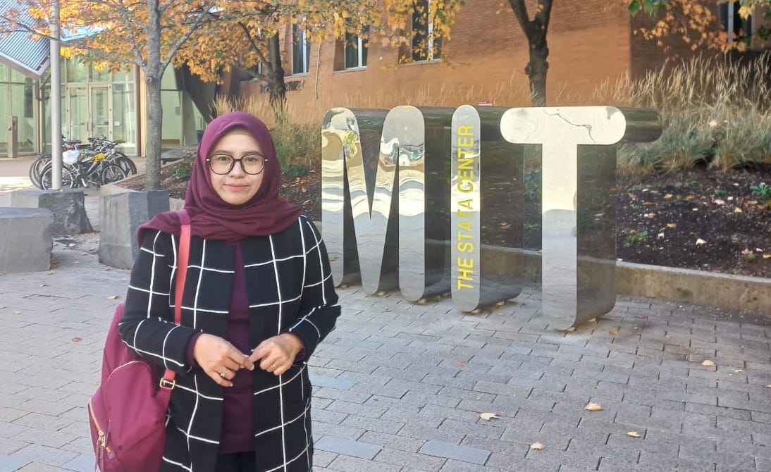 Sri Fatmawati SSi MSc PhD saat mengunjungi kampus Massachusetts Institute of Technology (MIT) di Amerika Serikat dalam program World Class Professor