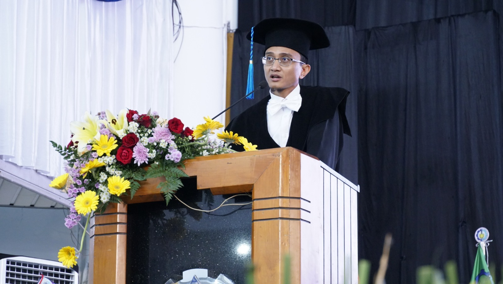 Prof Ir Arseto Yekti Bagastyo ST MT MPhil PhD saat menyampaikan orasi ilmiah pada prosesi pengukuhannya sebagai profesor ke-175 ITS