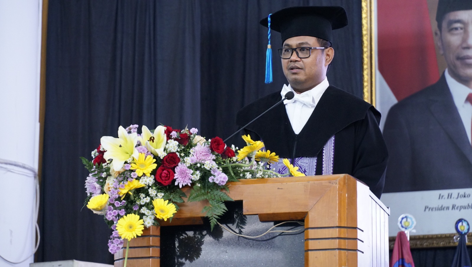 Prof Endarko SSi MSi PhD saat menyampaikan orasi ilmiahnya mengenai pengembangan fantom medis dalam bidang aplikasi medis