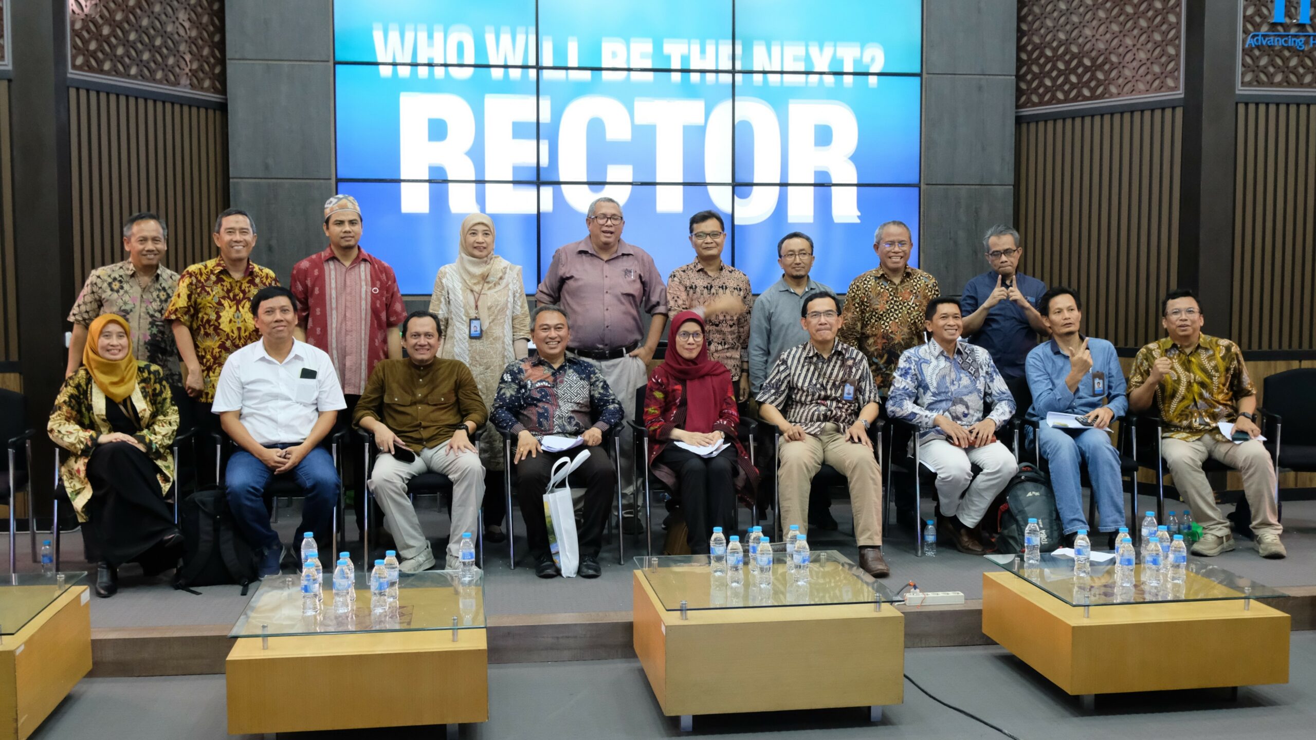 Foto para bacarek saat mengikuti Dialog Terbuka