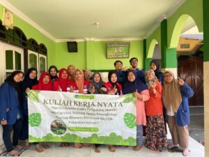 Tingkatkan Ekonomi, KKN Abmas ITS Kenalkan Budidaya Microgreens