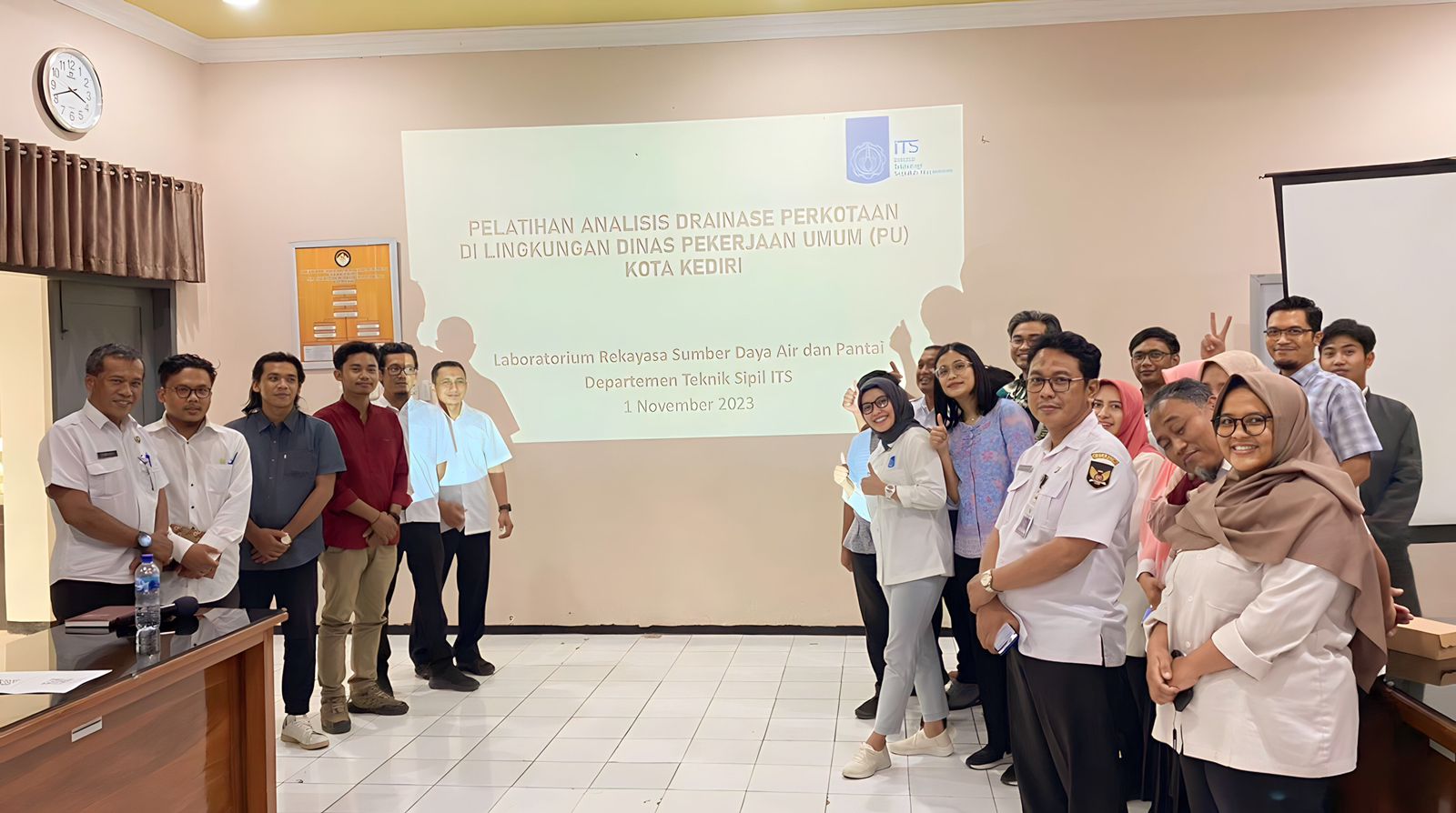 Foto bersama pelatihan sistem drainase perkotaan