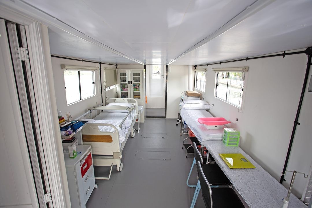 Interior bagian dalam Kapal Kesehatan Rakyat dari IKA ITS dengan berbagai fasilitas kesehatan yang dibutuhkan