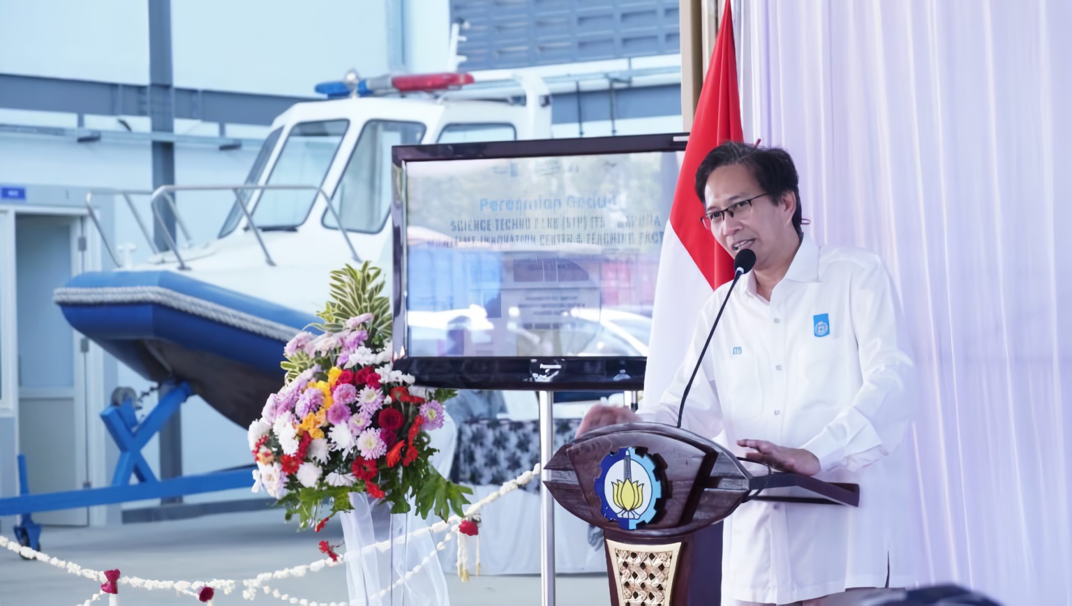 Rektor ITS Prof Dr Ir Mochamad Ashari MEng saat memberikan sambutan peresmian Gedung STP ITS – Gapura Maritime Innovation Center & Teaching Factory