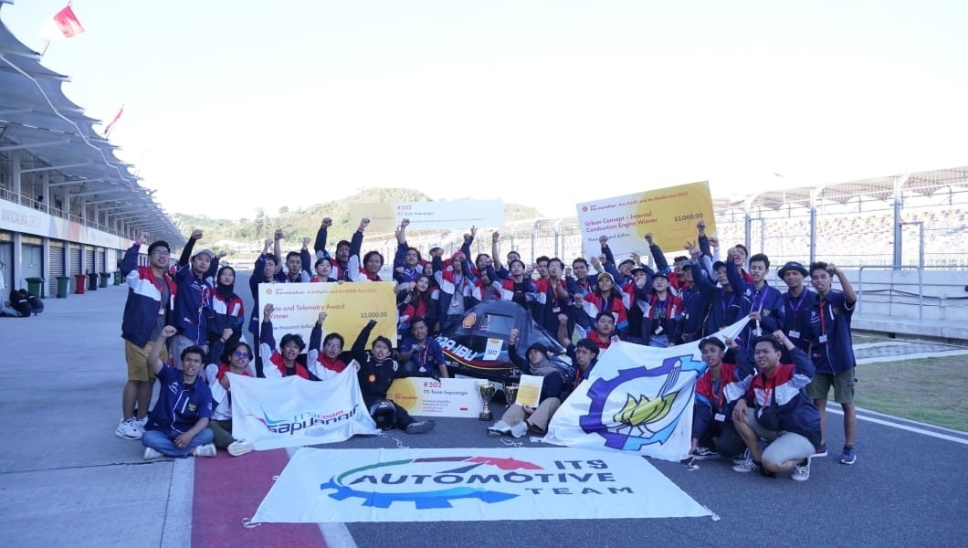 Tim Sapuangin ITS usai berhasil raih Juara I SEM 2023 serta berhak mewakili Asia Pasifik dan Timur Tengah untuk ajang Drivers World Championship (DWC) 2023 di India