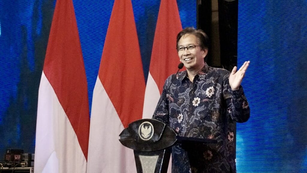 Rektor ITS Prof Dr Ir Mochamad Ashari MEng ketika memberi sambutannya pada gelaran SMA Awards 2023 di Dyandra Convention Center Surabaya